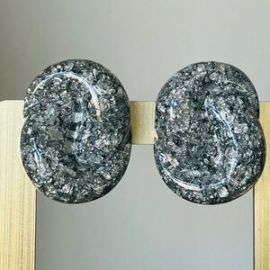 Jewellians Vintage/unworn silver confetti lucite from 1980's Earrings HUGE! Clip